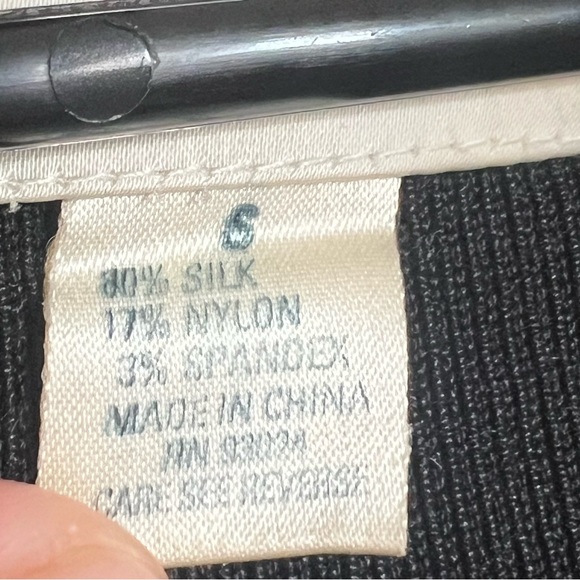 Neiman Marcus black long sleeve top Women’s size small - Picture 7 of 7